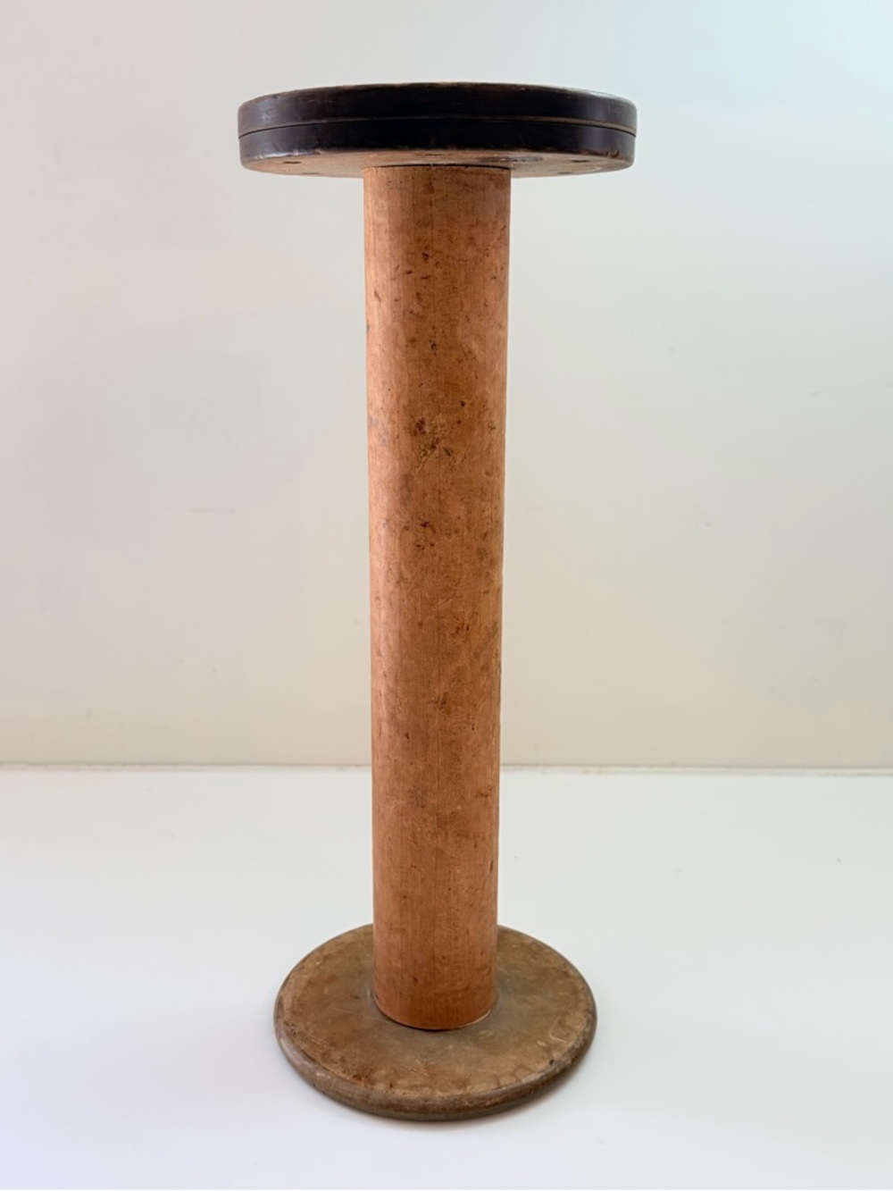 Antique U.S. BOBBIN & SHUTTLE CO Wood Mill Spool 12" Industrial Textile Mark 69